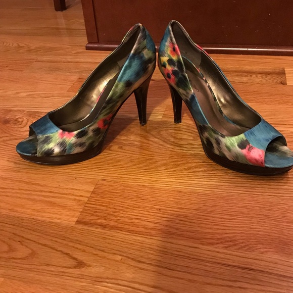 The Perfect Heel to Accessorize a LBD - Picture 2 of 6